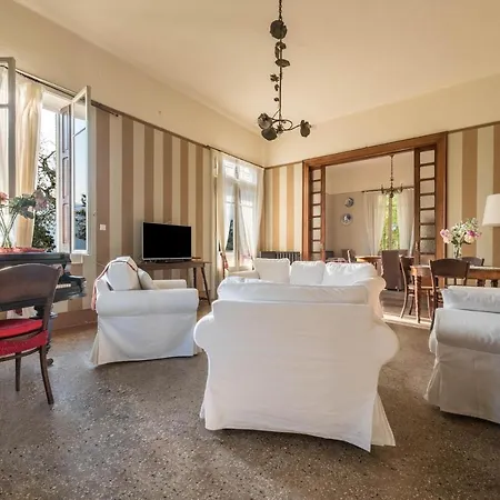 Gelmi Front Villa *