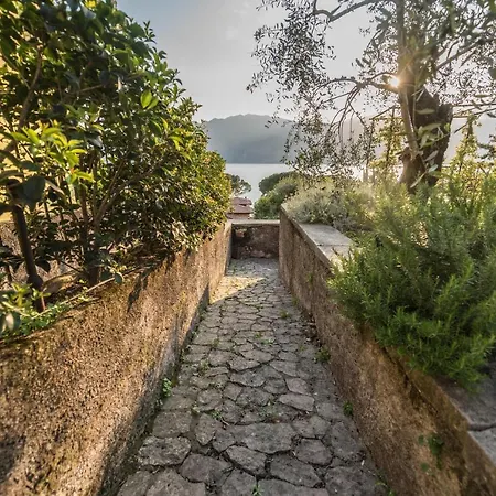 Gelmi Front Villa Malcesine